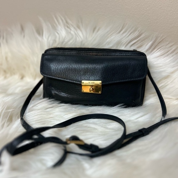 TUMI Larkin SLG Women's Stockton
Phone Wallet - Black - Picture 1 of 14